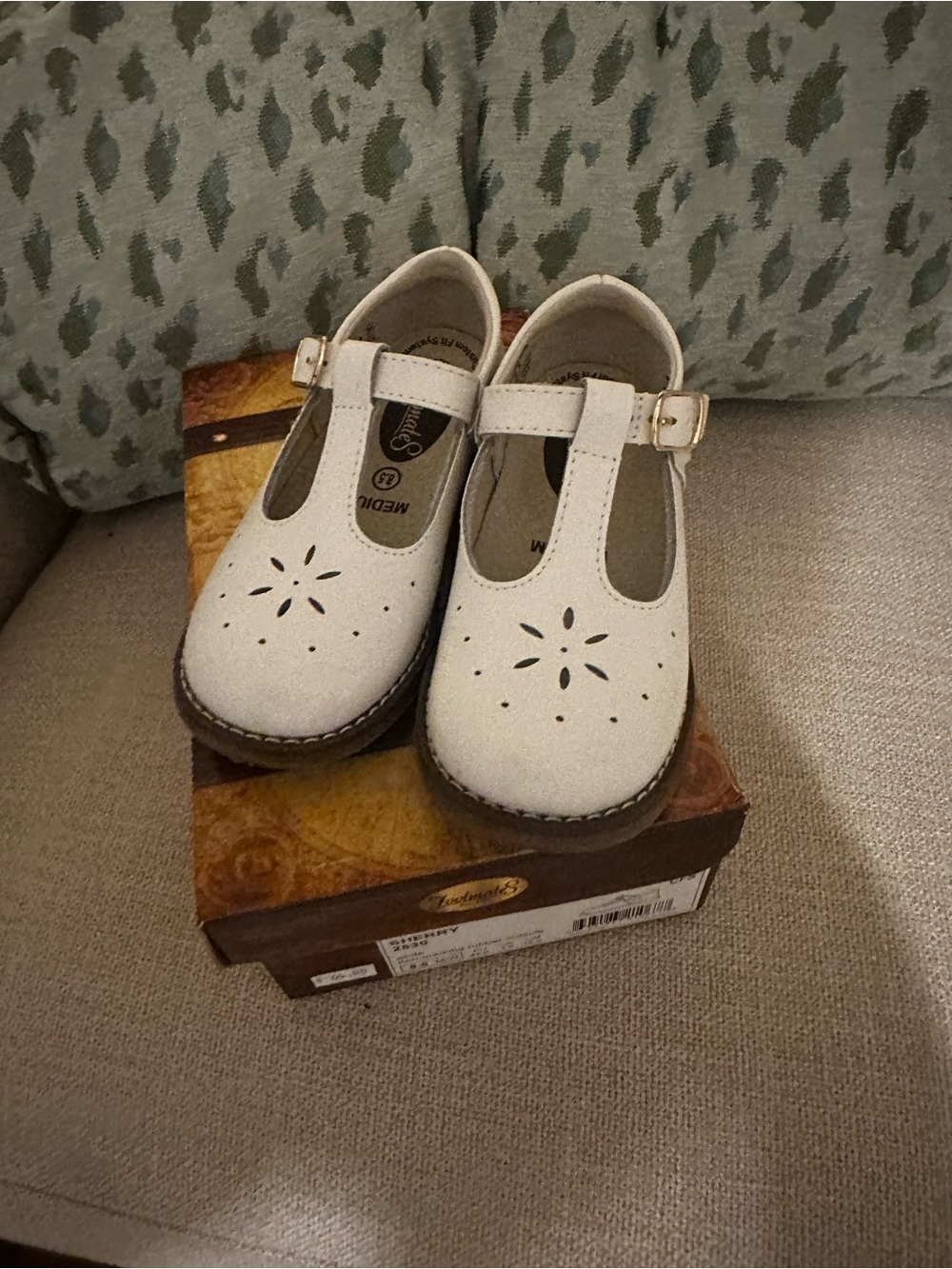 FootMates White Kids T-Strap Dress Shoes with Floral Cutouts